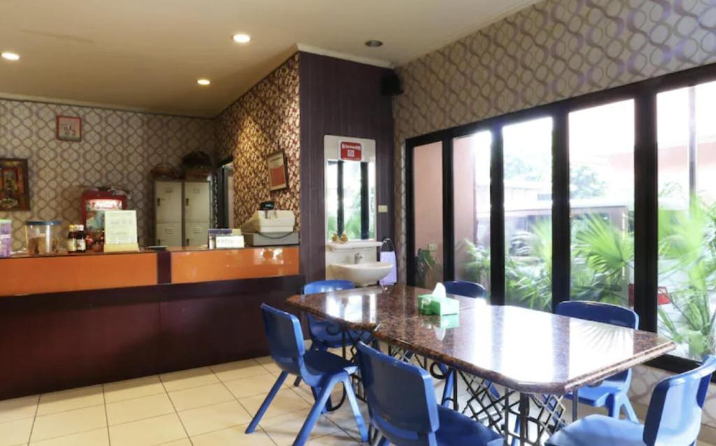 Hotel 678 Kemang Powered By Cocotel Jakarta Exterior foto