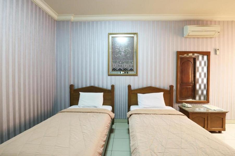 Hotel 678 Kemang Powered By Cocotel Jakarta Exterior foto