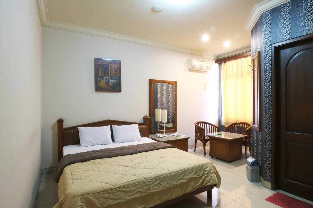 Hotel 678 Kemang Powered By Cocotel Jakarta Exterior foto