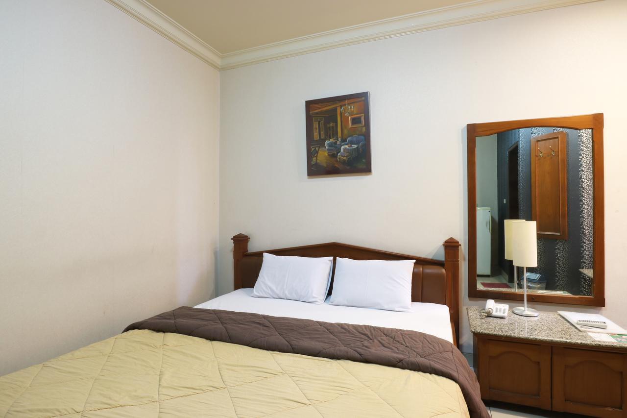 Hotel 678 Kemang Powered By Cocotel Jakarta Exterior foto
