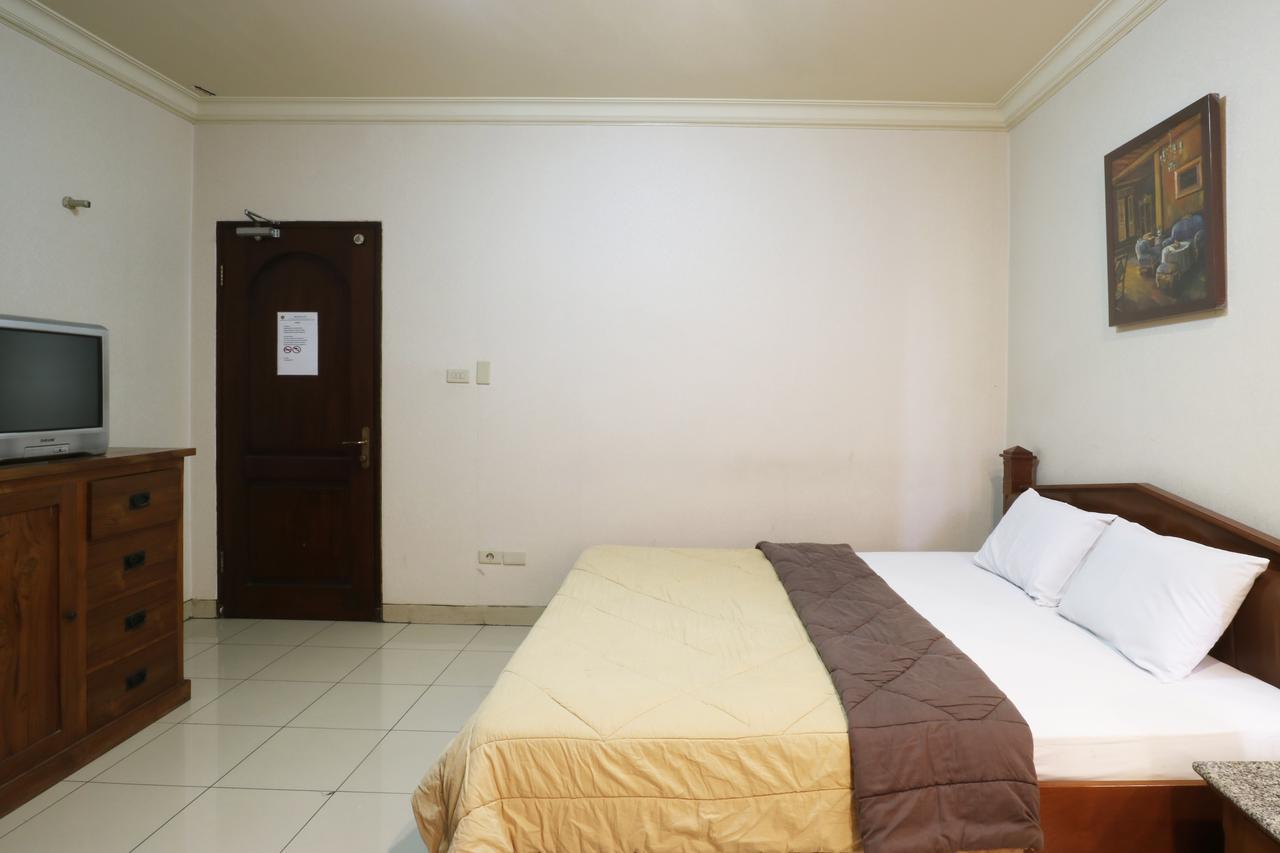 Hotel 678 Kemang Powered By Cocotel Jakarta Exterior foto
