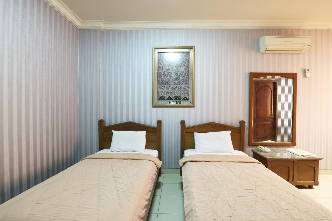 Hotel 678 Kemang Powered By Cocotel Jakarta Exterior foto