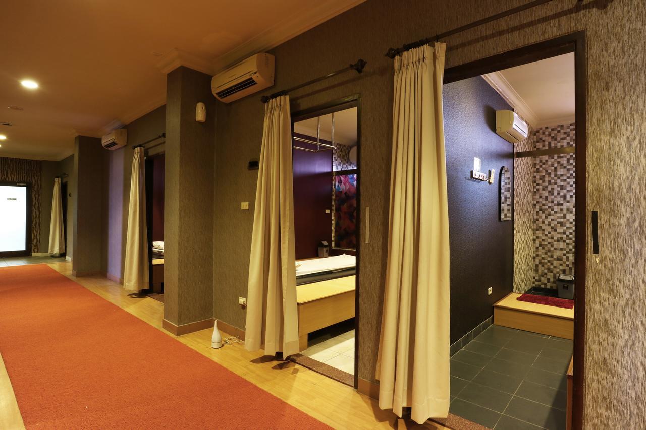 Hotel 678 Kemang Powered By Cocotel Jakarta Exterior foto